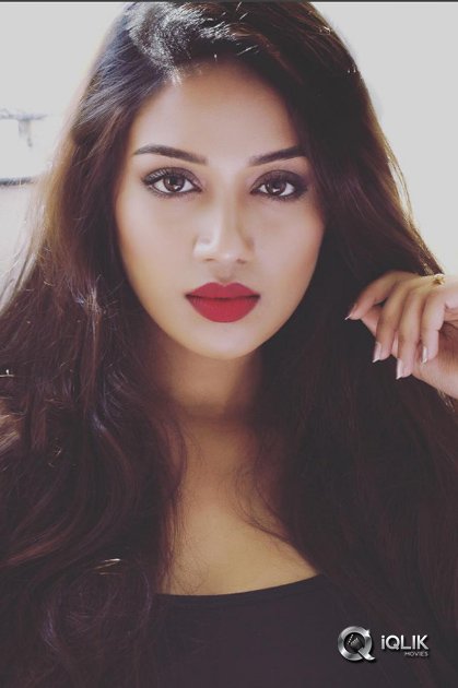 Nivetha-Pethuraj